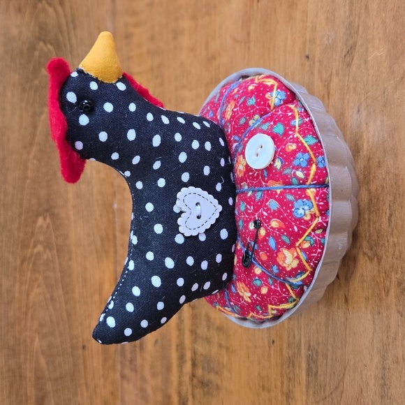 Hand Crafted Chicken On Her Nest Pin Cushion - Picture 2 of 4